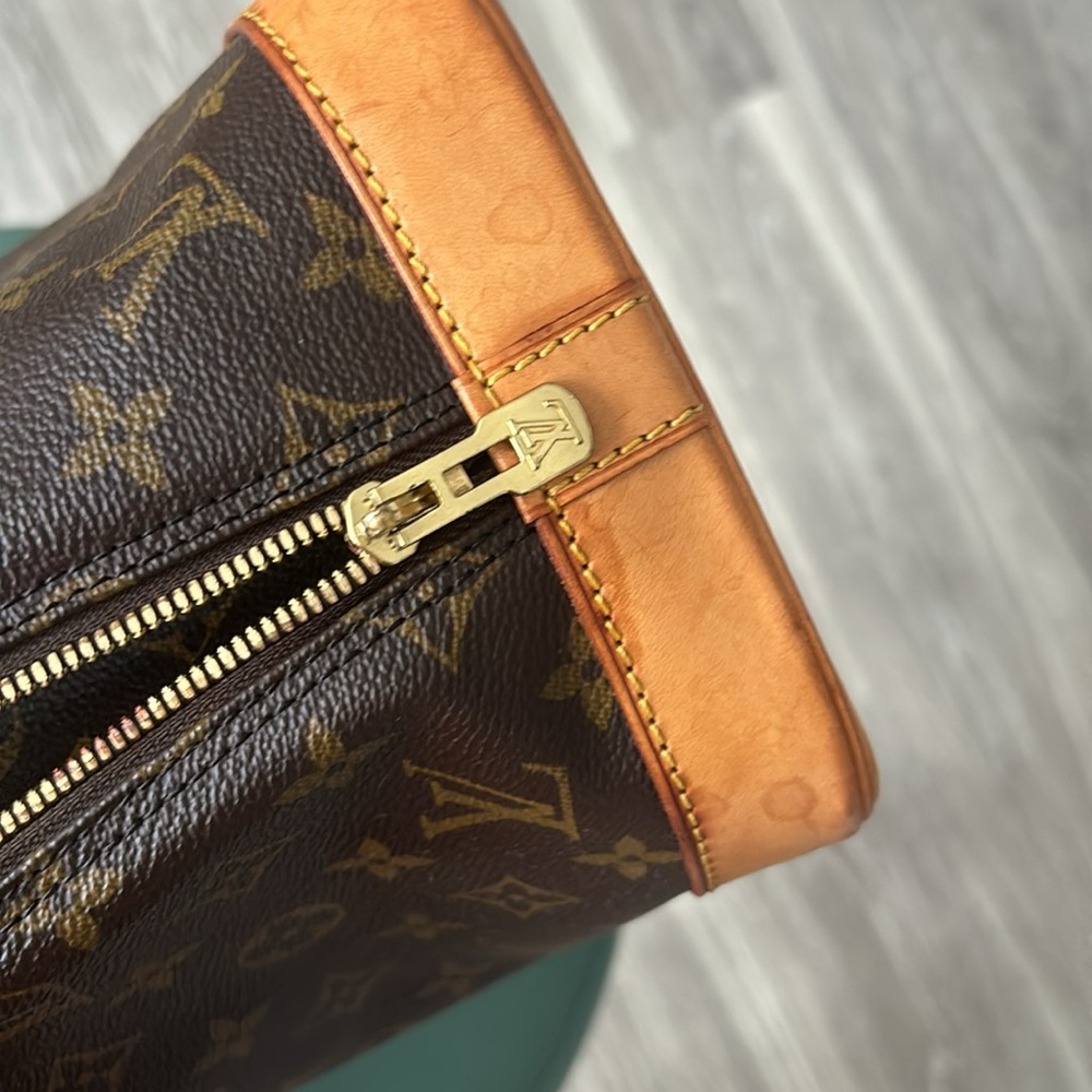 LV Alma Handbag - Picture 5 of 11